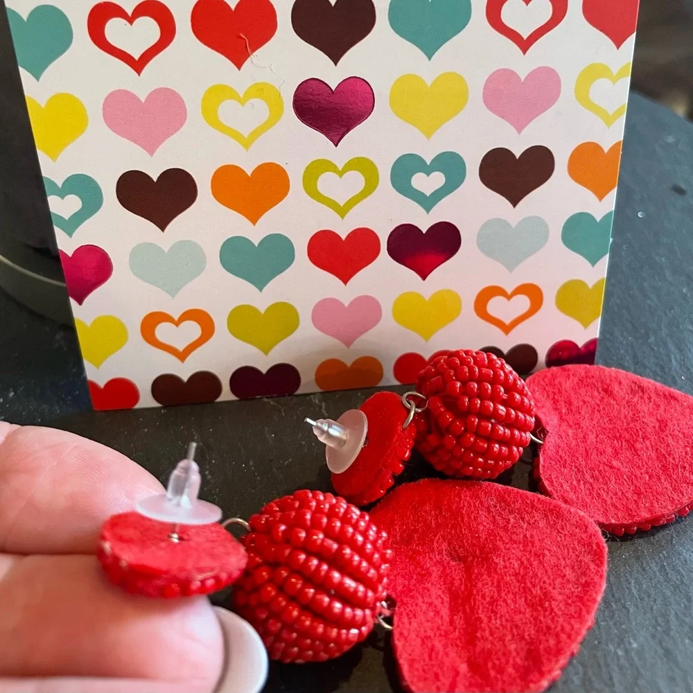 RED BEADED HEART EARRINGS ❤️ - Picture 6 of 6